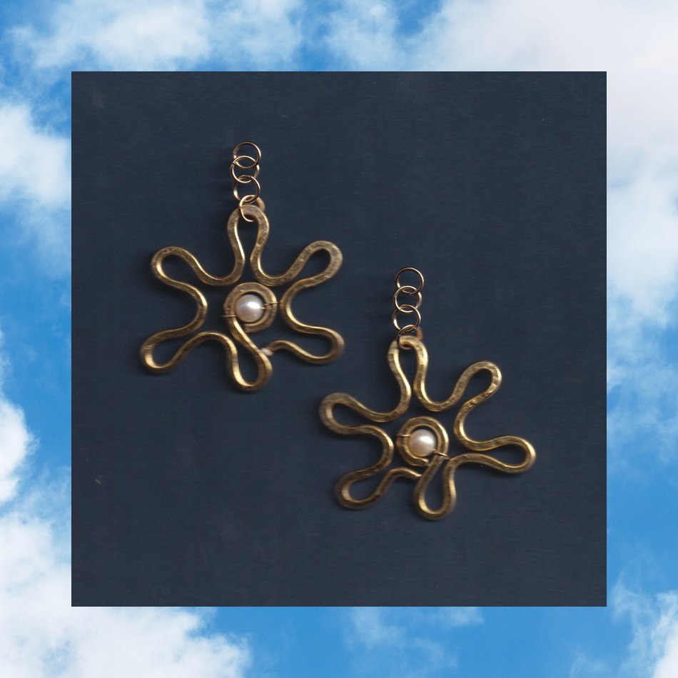 earrings_pearl_dangleflower_white.jpg