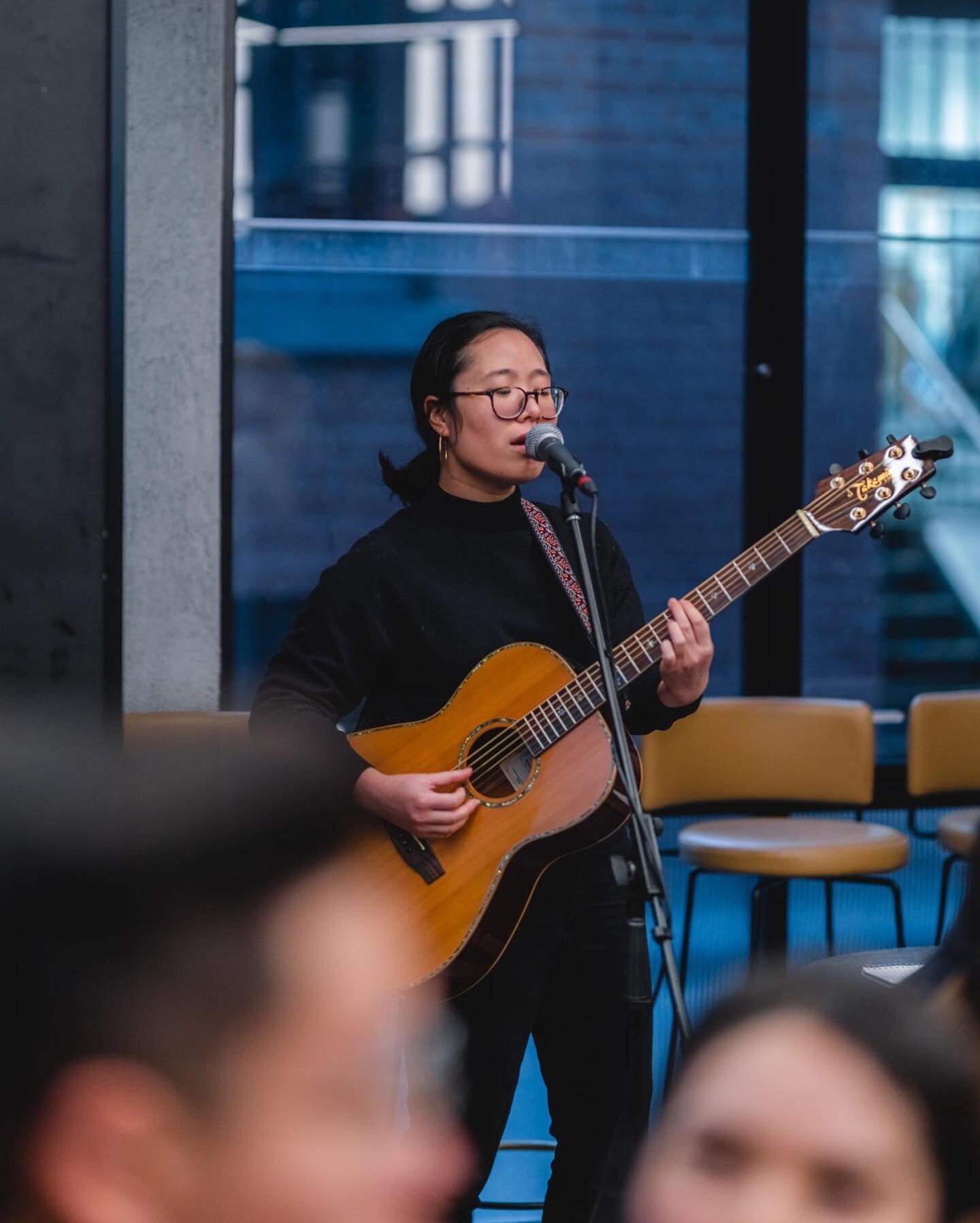 Howdy doodly!! I&rsquo;m playing a gig tomorrow at @hyattcentricmelbourne - find me in the lobby from 3-6pm! Come inside for a cosy arvo 🥰

📸: @tobytrinh_ at #asianfutures last month, just fabtastic @asiam.podcast 

#hyattcentricmelbourne #melbourn