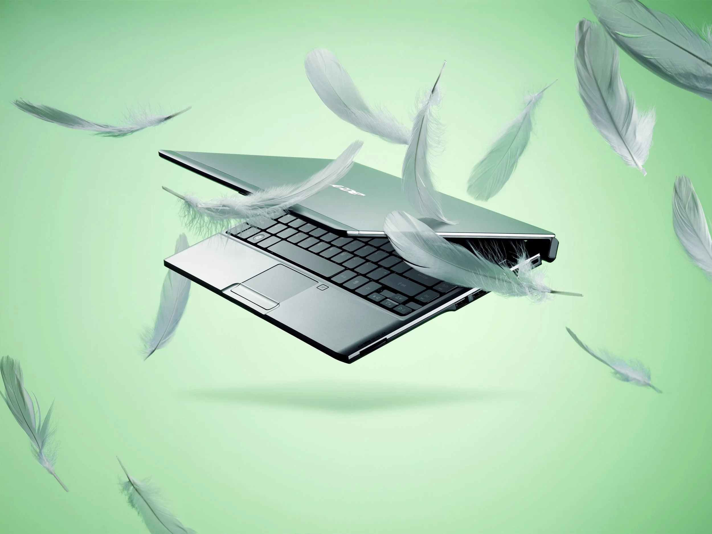 discover laptop_main 2 v2.jpg