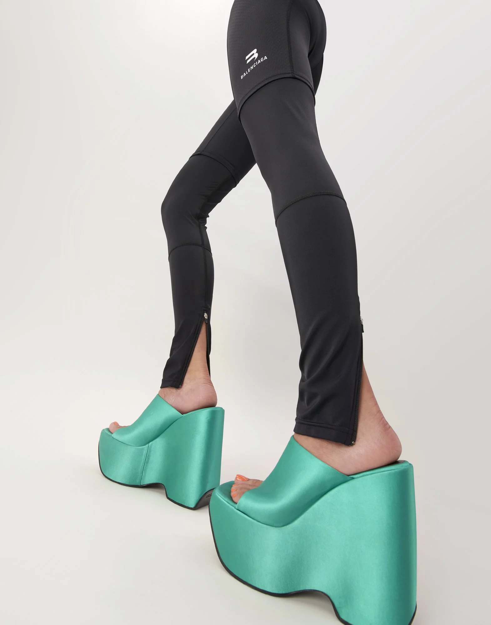 FWN_Leggings_Look 7_6273 1 v1.jpg