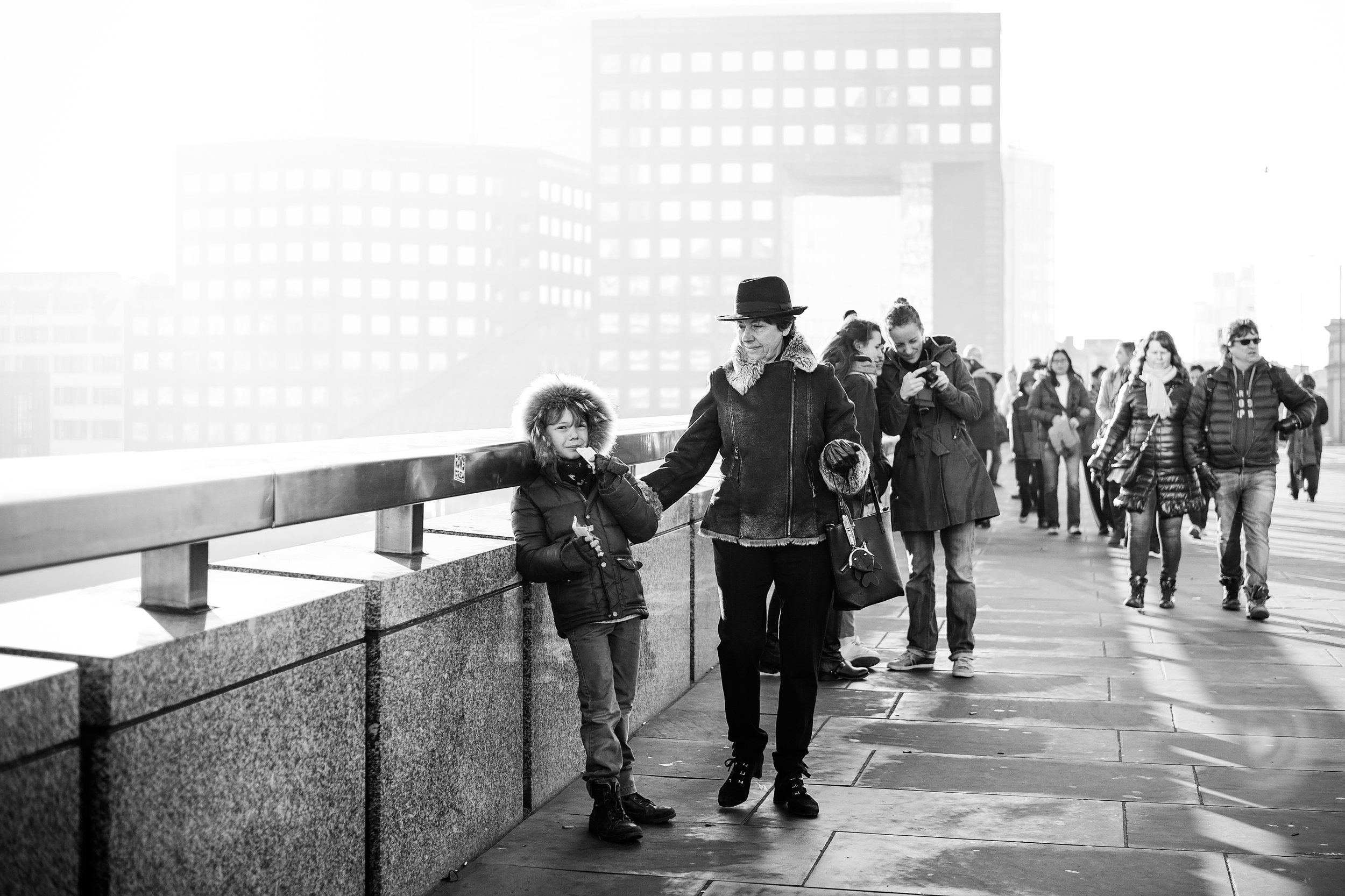 Light and fog on London Bridge
