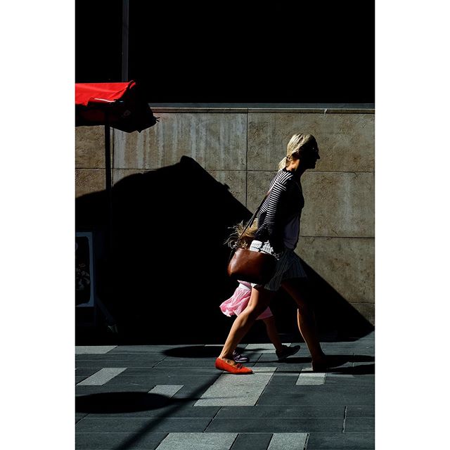 In a rush
🔻
There are some nice pockets of deep shadows and shards of light amongst the shopping district in the central of Stockholm. The current weather has got in the way to get in and capture some more.