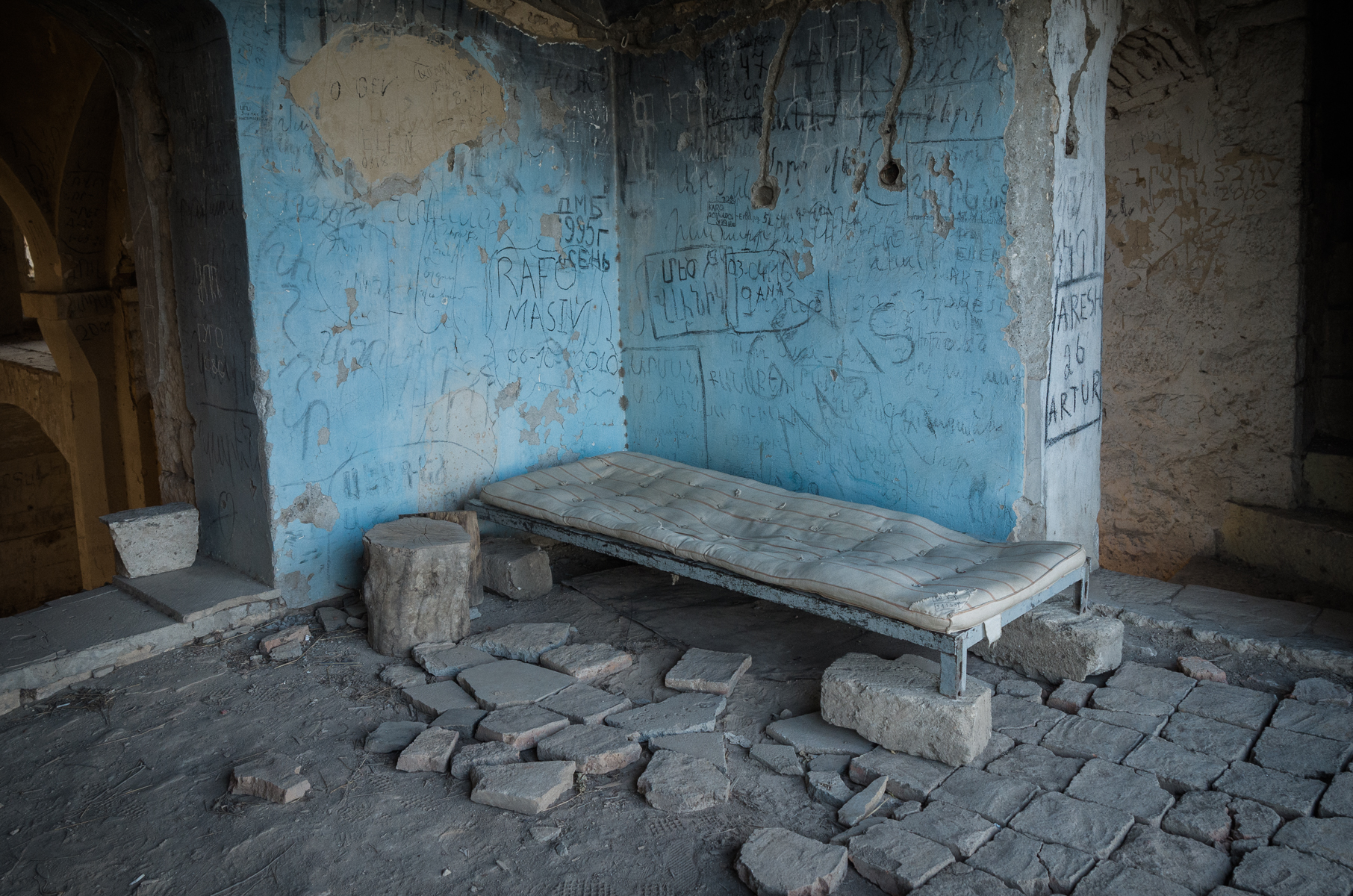 Bett in der Moschee von Agdam.