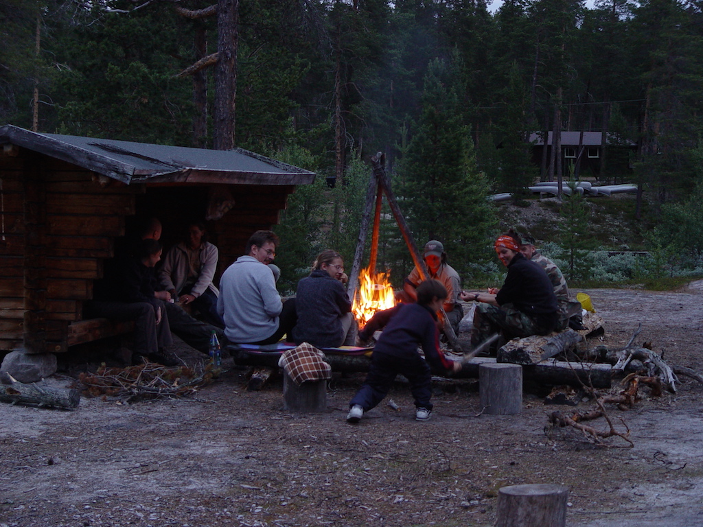 Vi har gapahuker og mange fine ildsteder, med god tilgang på ved