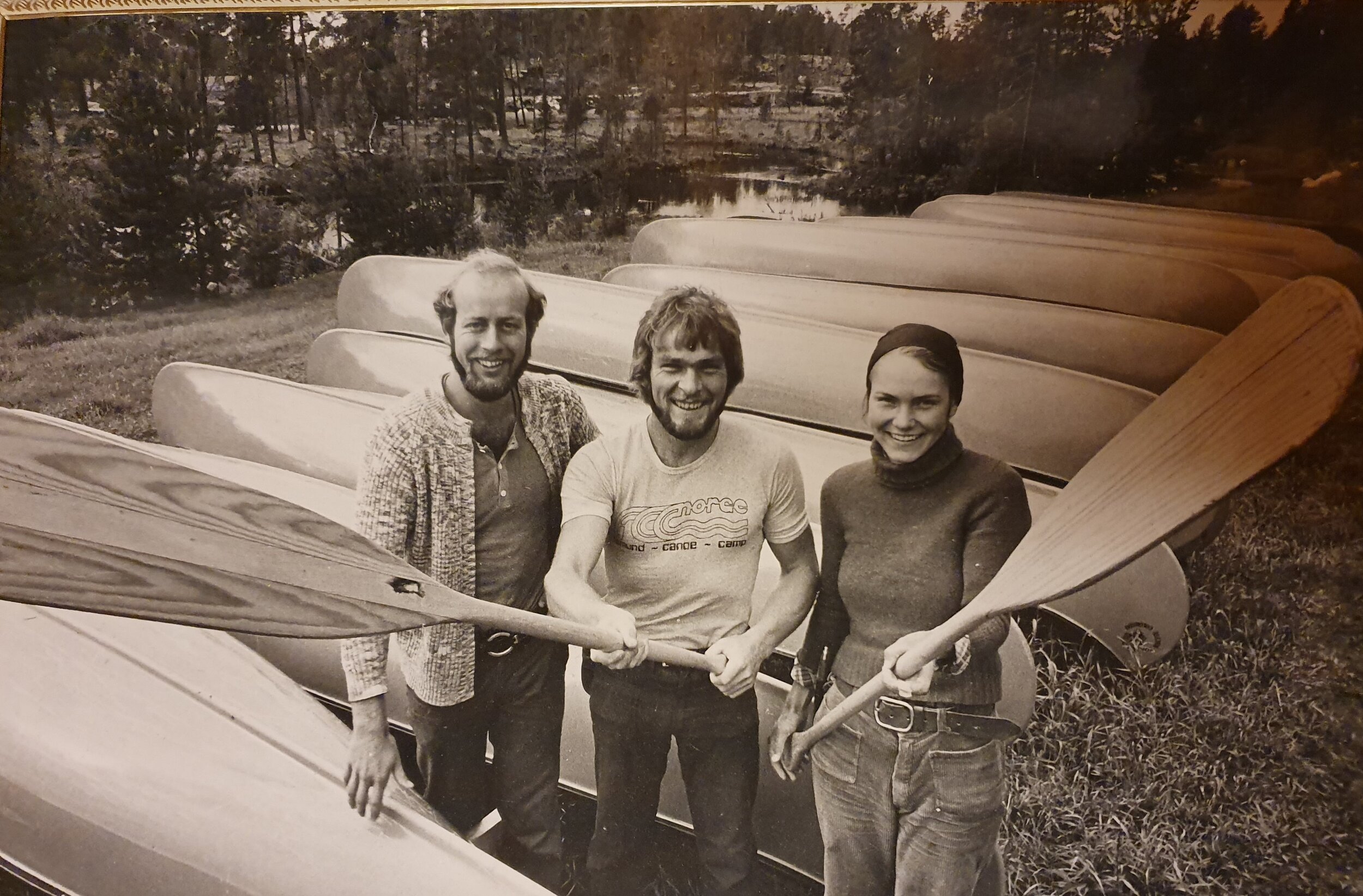 De første kanoene. Fra starten i 1974 holdt vi til i Sorkvang, det lokale samfunnshuset.