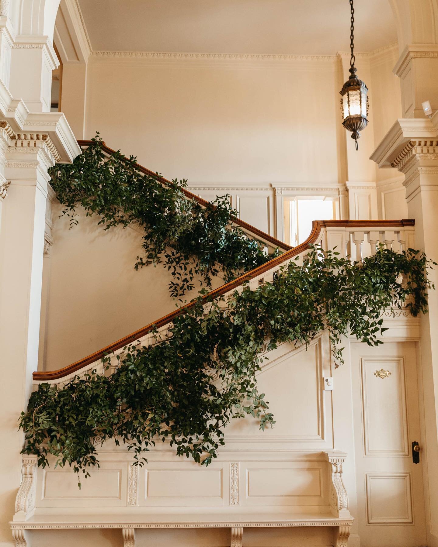 Laura and Greg&rsquo;s sophisticated wedding, with this stunning staircase at Cairnwood Estate! 
&bull;
&bull;
Photography: @madeline.isabella