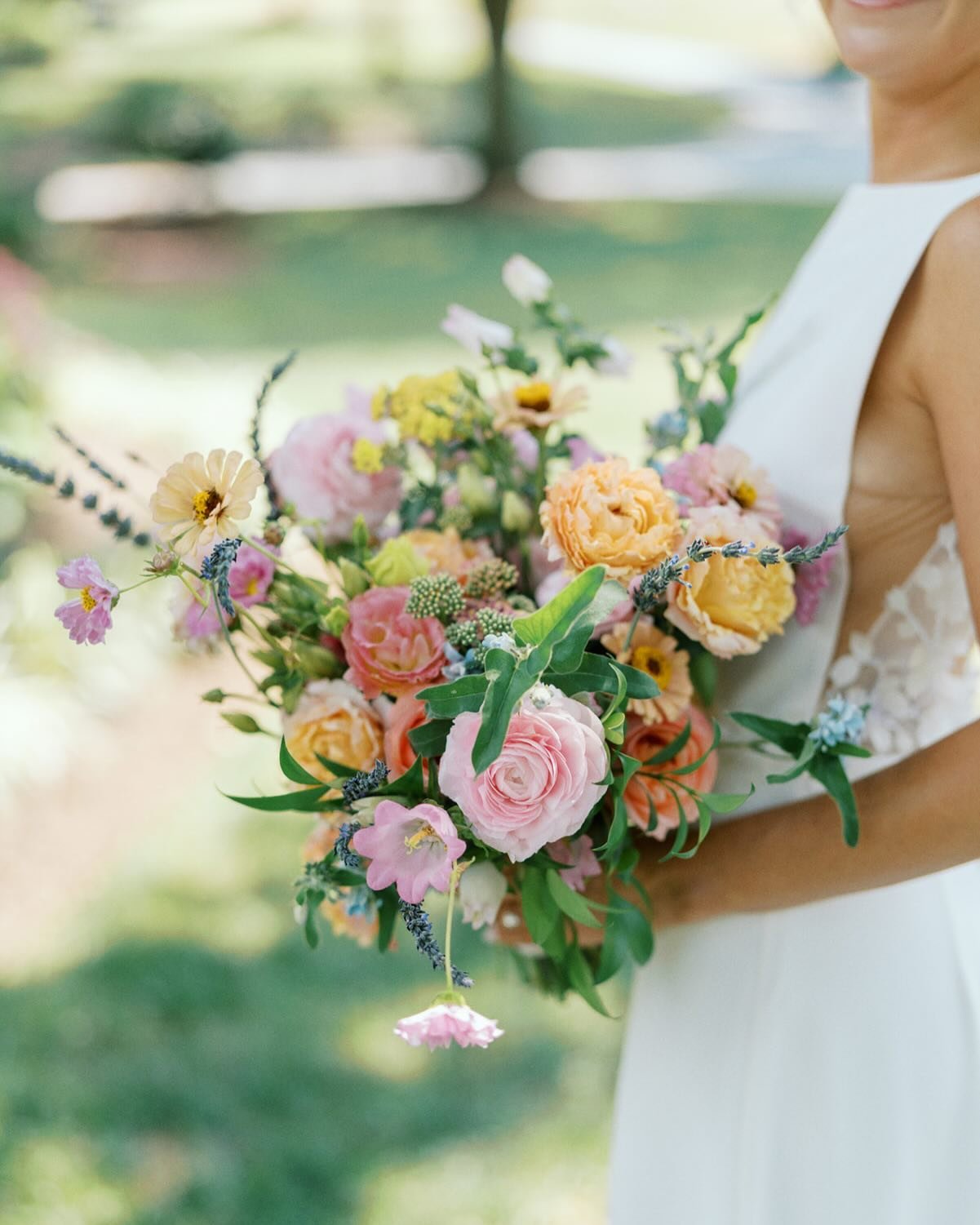 Engaged??? Planning your wedding? Check out this refined garden elegance with a modern twist 🩵✨