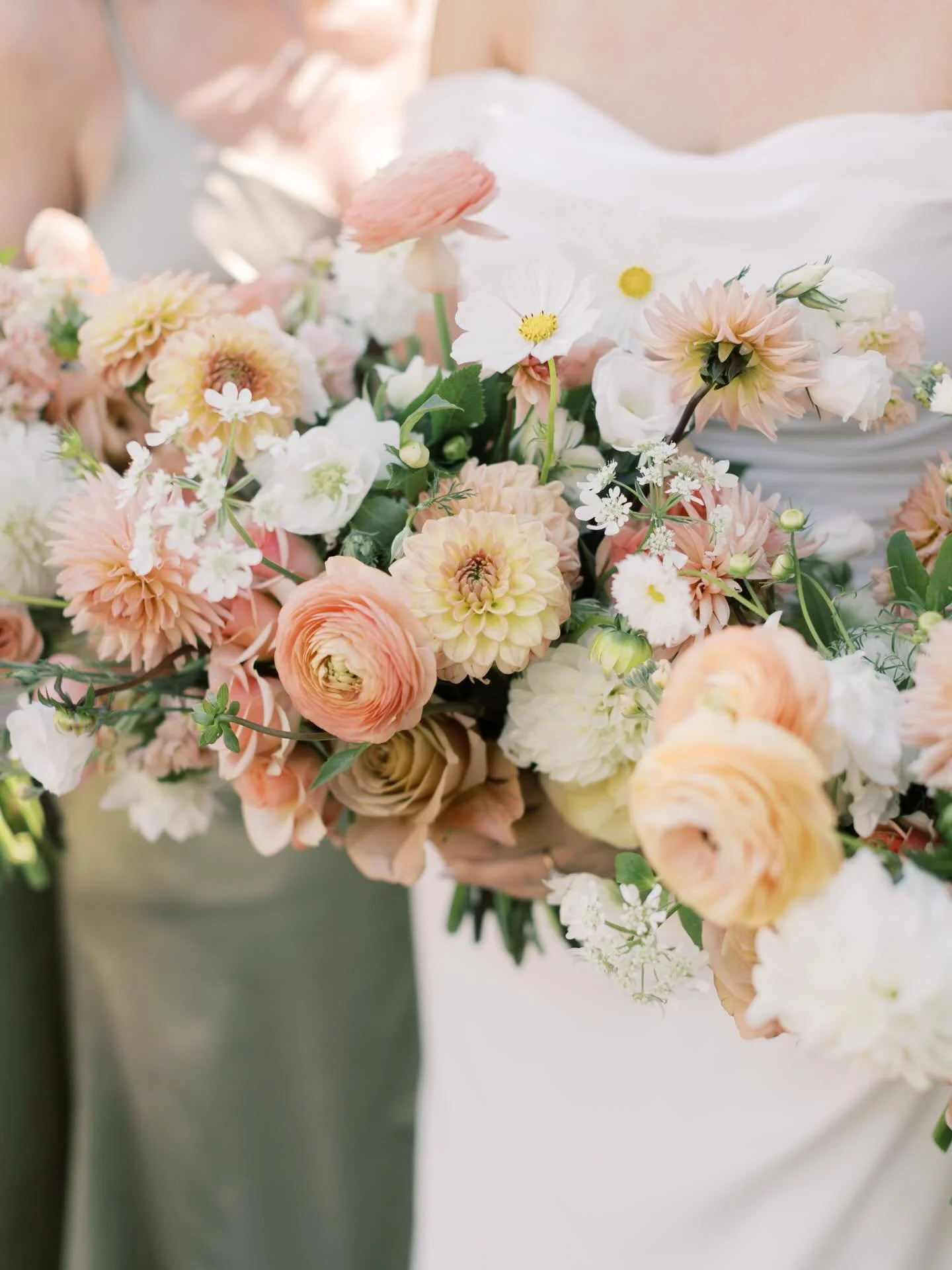 Whimsical wildflowers, here for it! Effortless, simple yet refined. 🌸 Let us help you curate your perfect florals! 

📷 @briannawilburphoto