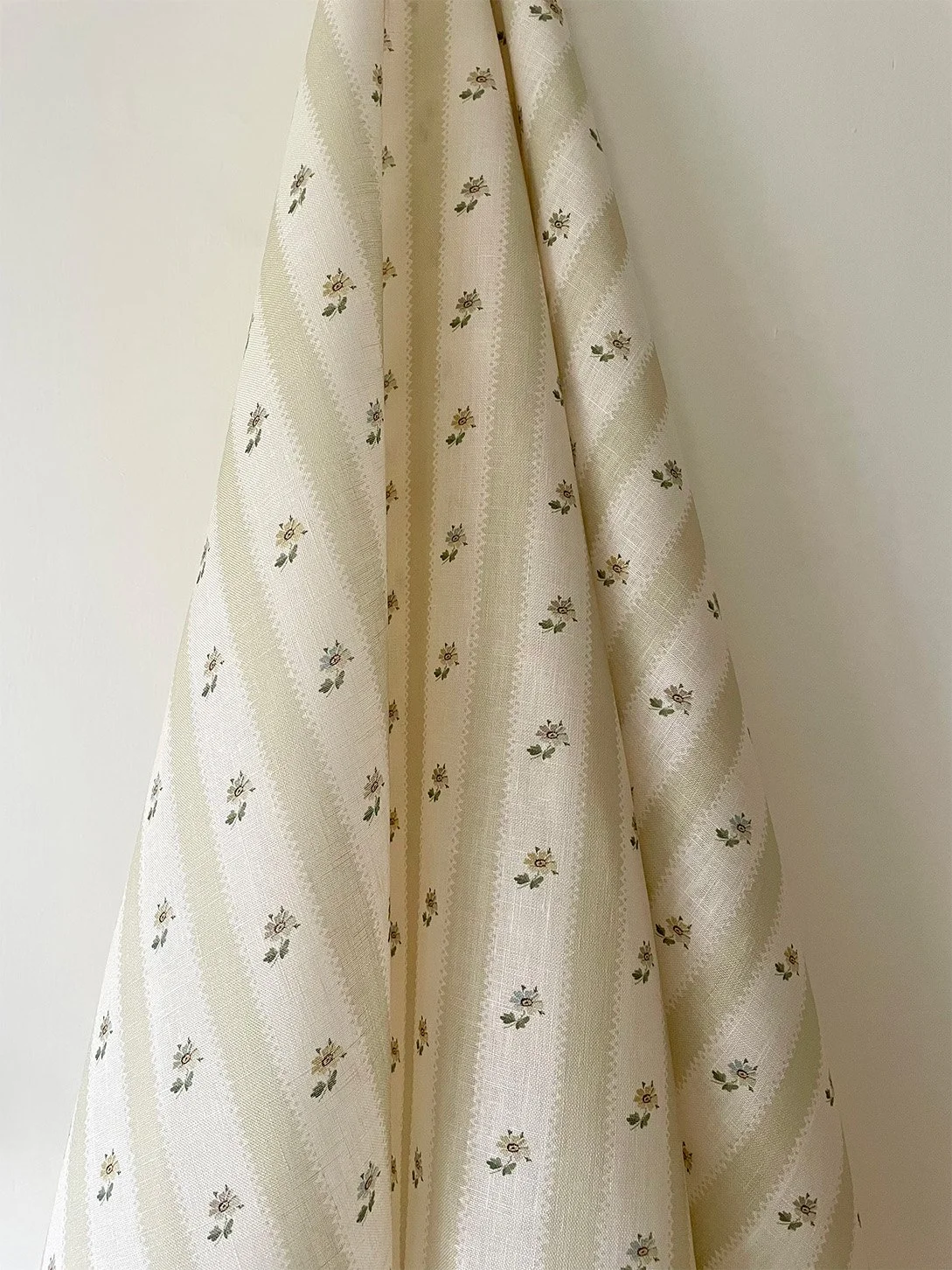 Hat Box Stripe Eau de Nile Green midweight linen hanging length showing overall Eau de Nile green candy stripe and daisy sprig pattern.