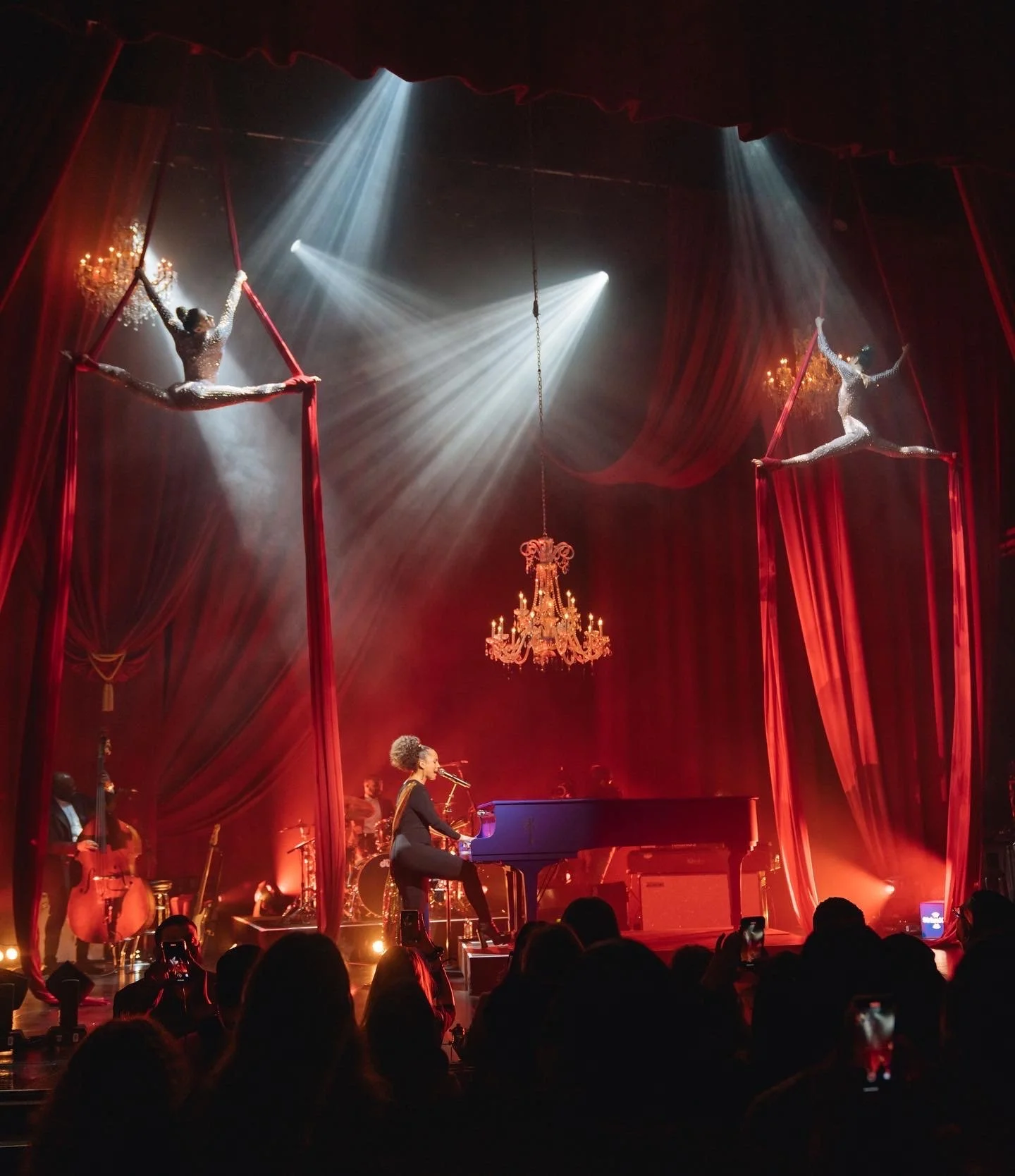  aerialists: Kyla Ernst-Alper, Megan Hornaday  photo: Ramon Rivas  Alicia Keys  One Night Only  at the Apollo Theater 