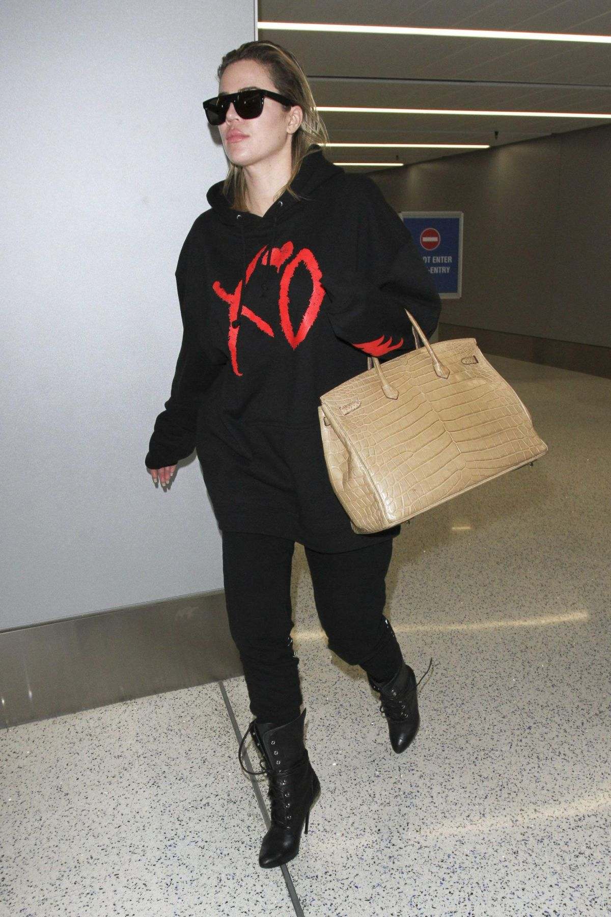 Khloe Kardashian in LAX 01.05.17