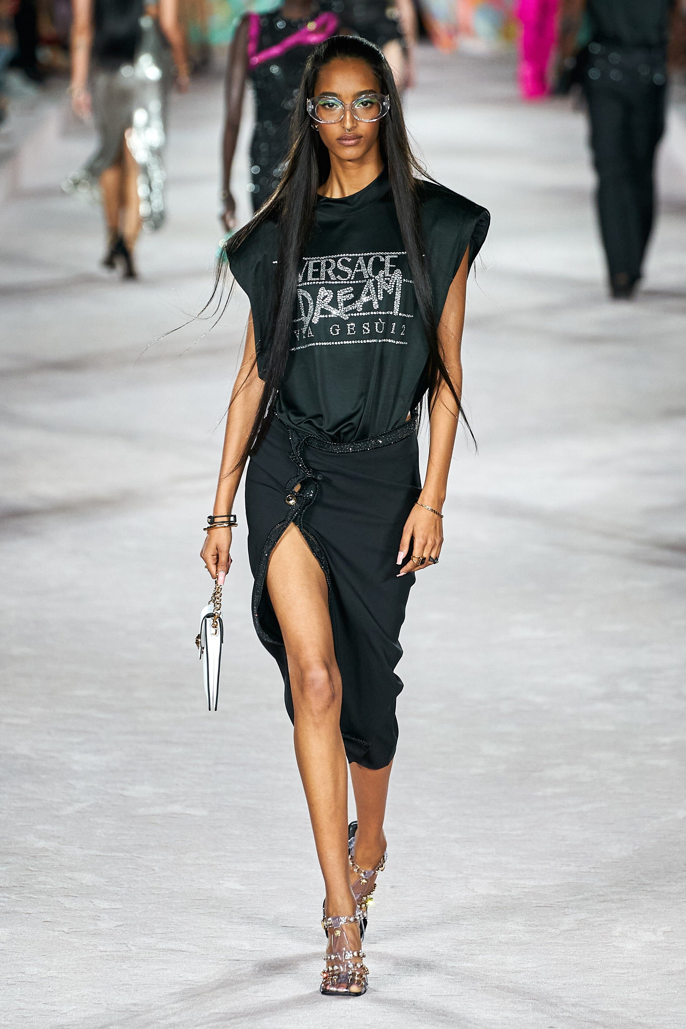 00072-Versace-Spring-2022-RTW-Milan-Credit-Alessandro-Lucioni-Gorunway.jpg