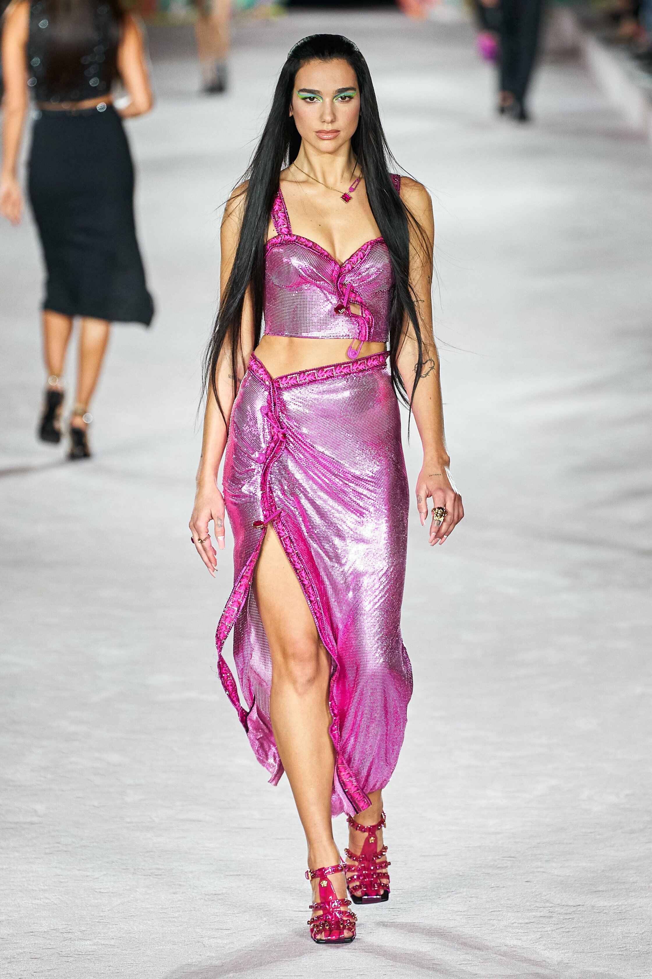 00079-Versace-Spring-2022-RTW-Milan-Credit-Alessandro-Lucioni-Gorunway.jpg