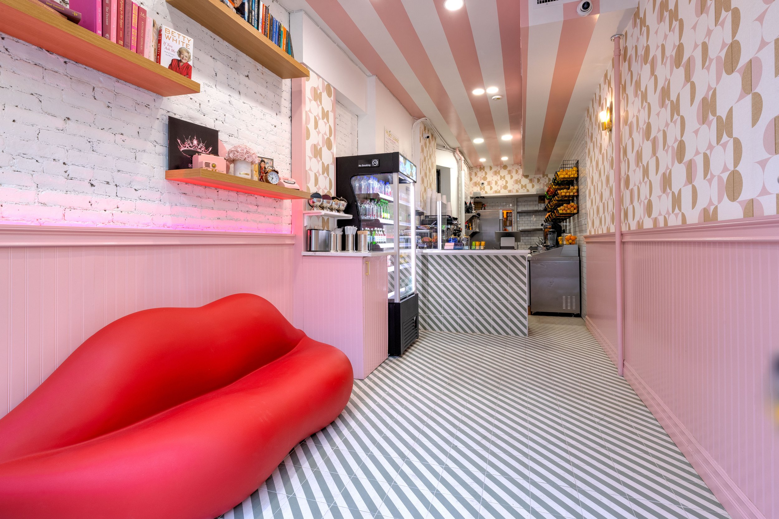 The Juicy Lounge