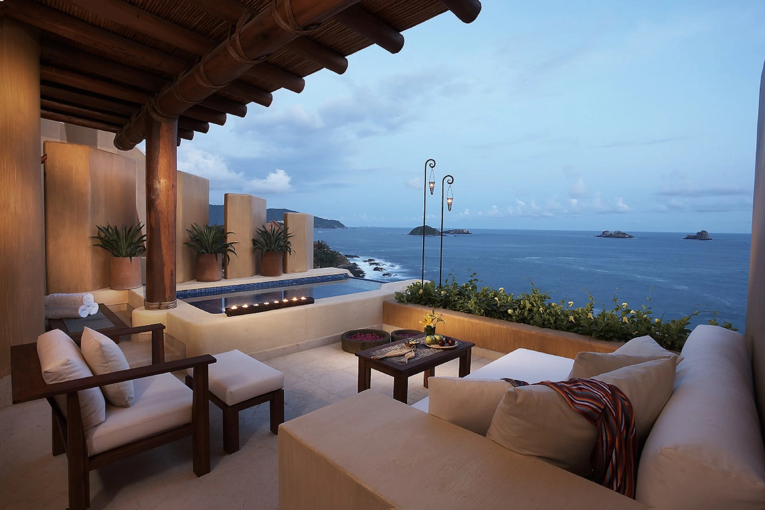 40. Room Romance Deluxe Ocean Front.jpg