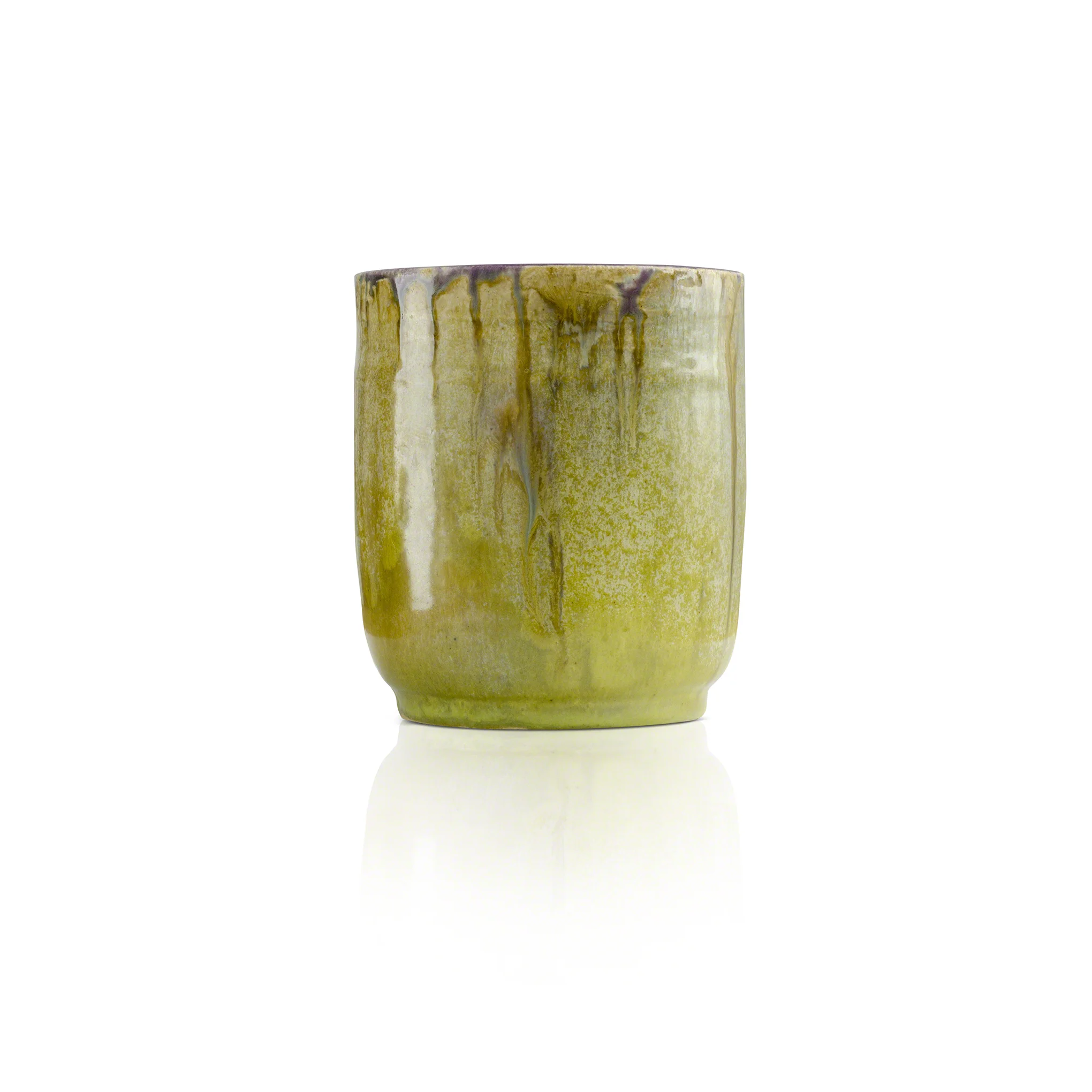 an example of product shot, dropped out, shadow/reflection created