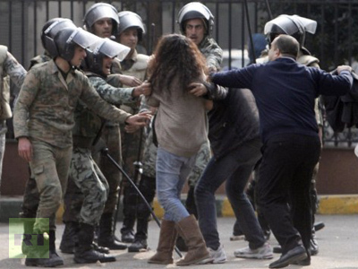 soldiers-clash-against-woman-tahrir-square.jpg