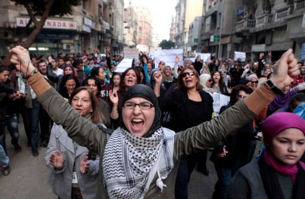 women-protest-in-tahrir.jpg