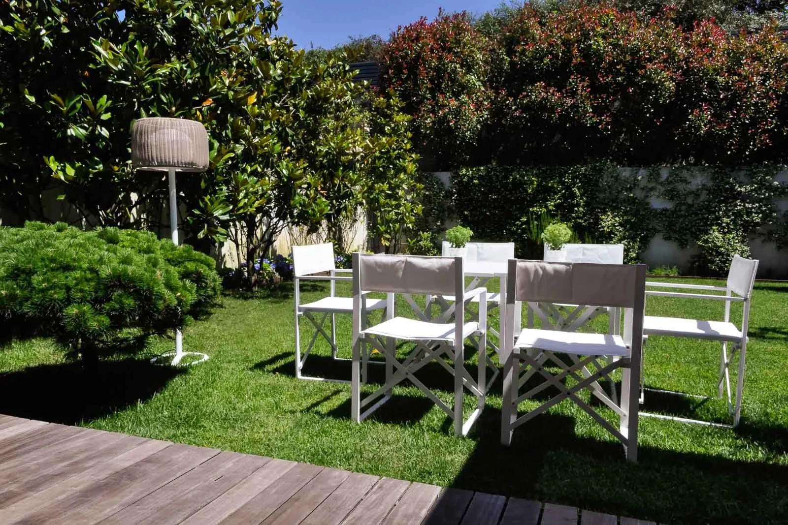 Outdoor lounge furniture for lawn gatherings
