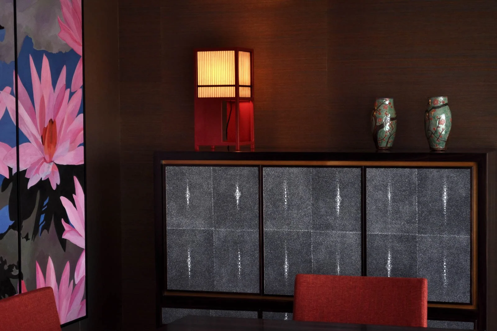 Red lacquer and shoji paper Japanese geometric lamp on an ebony and galuchat sideboard