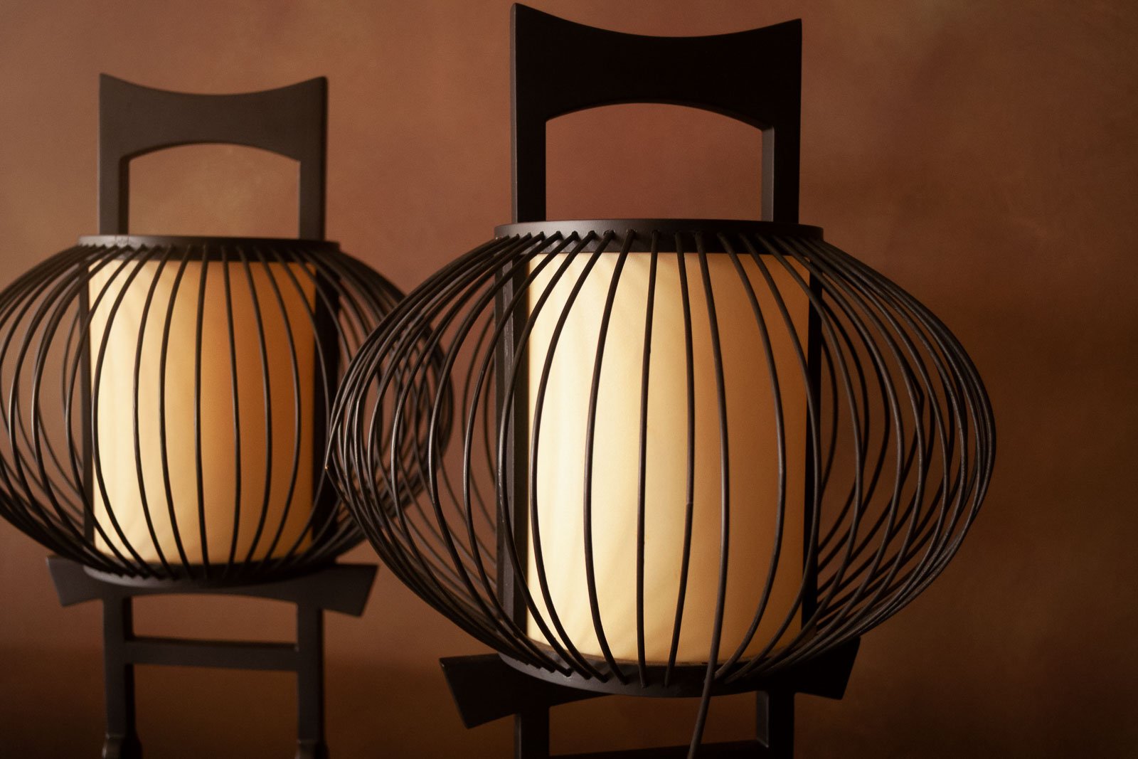 Round black lacquered wood and rattan Japanese table lamps with shoji paper lampshades