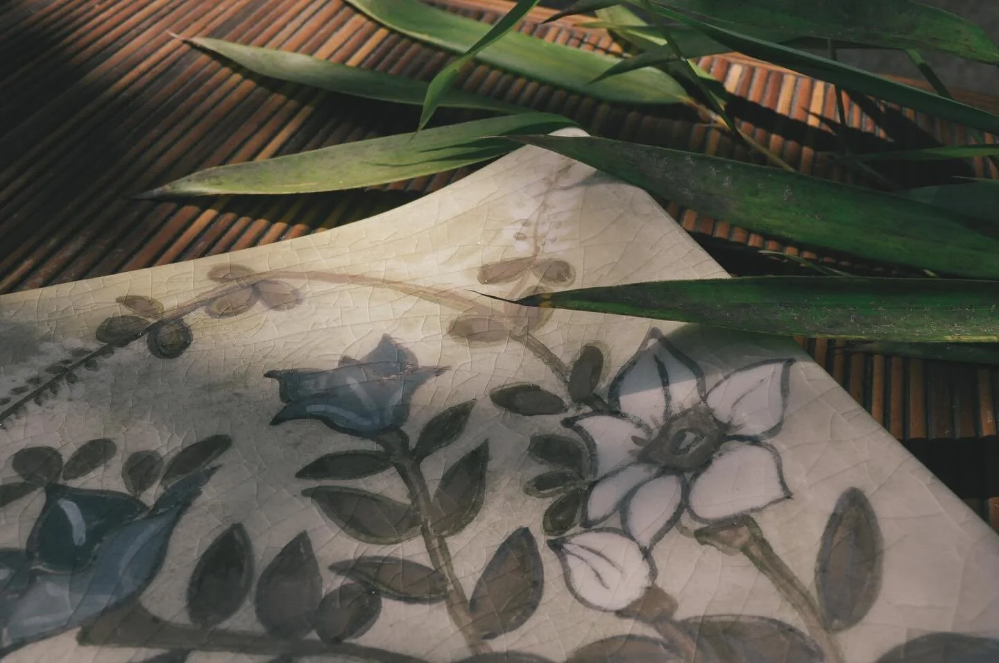 Floral designs adorn this ceramic plate, meticulously handcrafted to add a touch of elegance to your space.

#interiordesigner #interiorstyling #livingroom #interiordecor #handmadepottery #contemporaryceramics #ceramicstudio