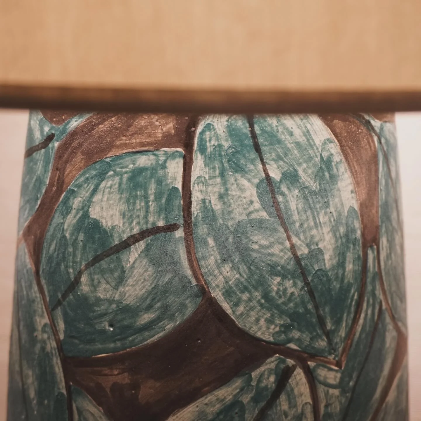 Delivering a touch of the natural world into intimate spaces. Our earthenware lighting collection brings textures and designs from the great outdoors, giving richness and depth to our projects.

Discover more in the link in our bio.

#interiordesigne