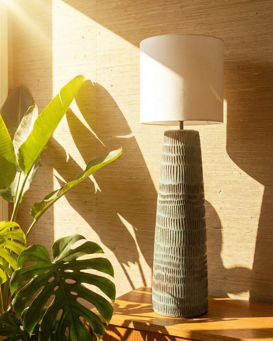 The art of the slow made.
Introducing our sculptural lighting: hand-thrown in ceramic and finished with a rich, weathered patina.
Every carved ridge catches the light differently, creating a rhythmic play of shadow and warmth.

#handmadeceramic #besp