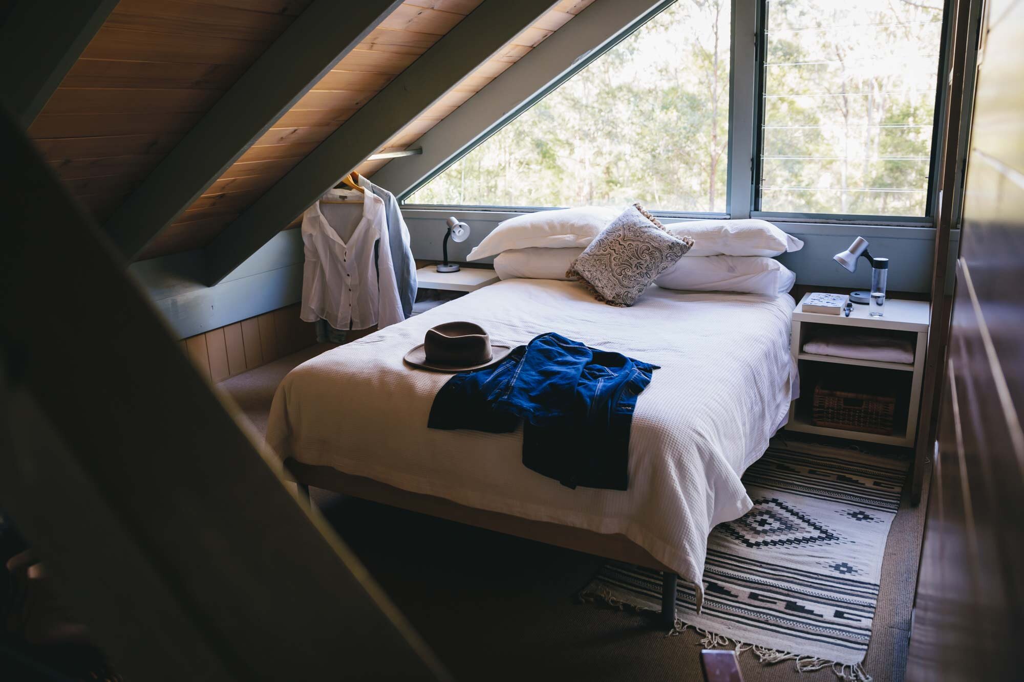 bombah-point-eco-cottage-loft-bedroom.jpg