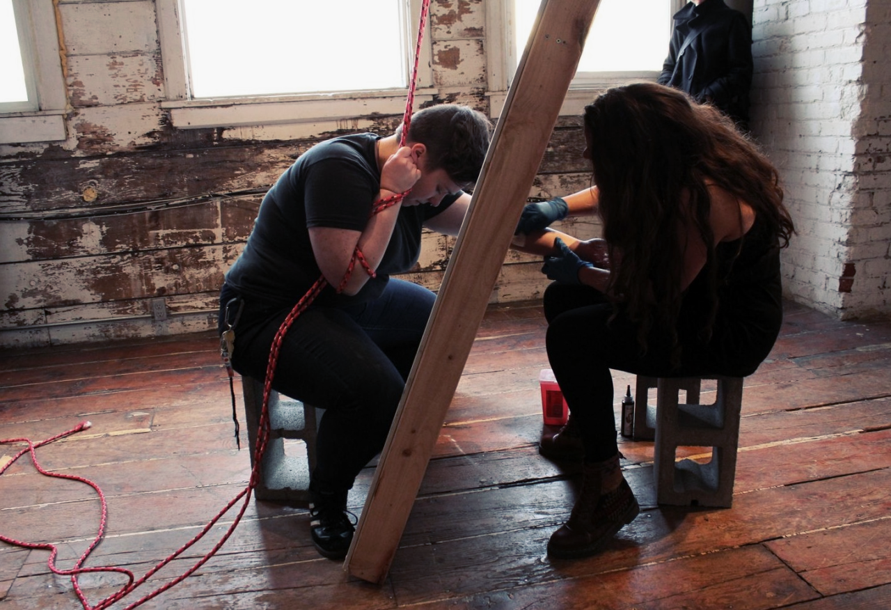 © MKNZ & Taylor Pinton, Blind Faith (performance, 60 minutes)