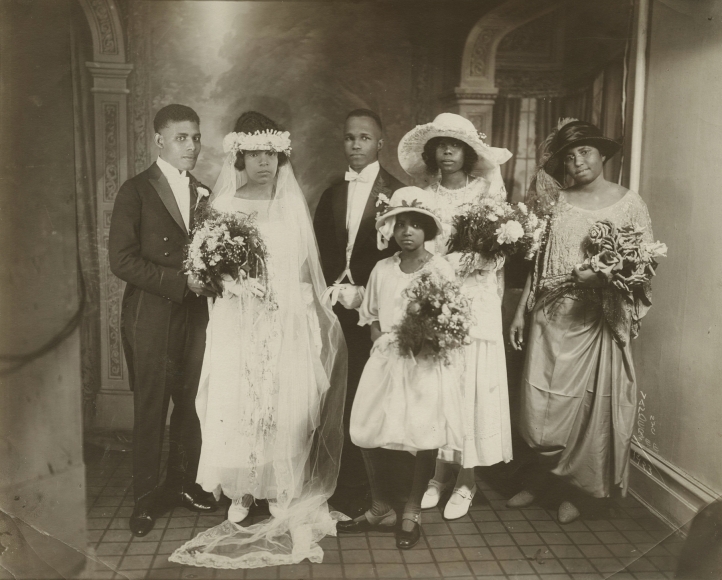James Van Der Zee, Wedding Party, 1923. Courtesy Howard Greenberg Gallery, New York