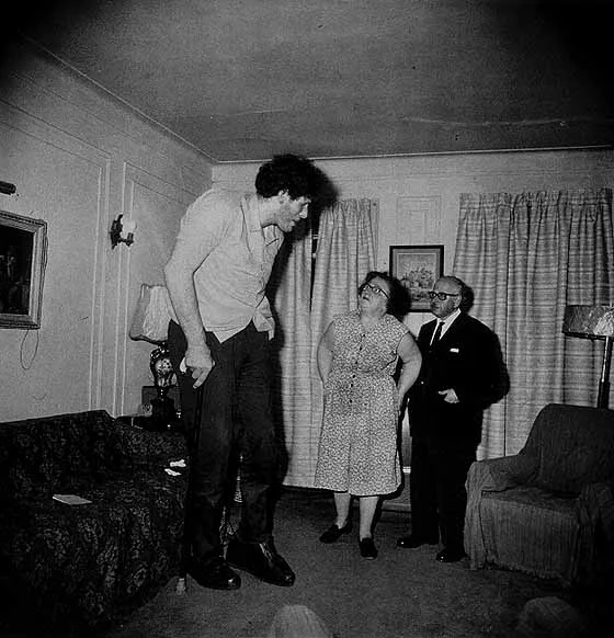 Arbus, Diane. (1970). A Jewish Giant at Home With His Parents in the Bronx