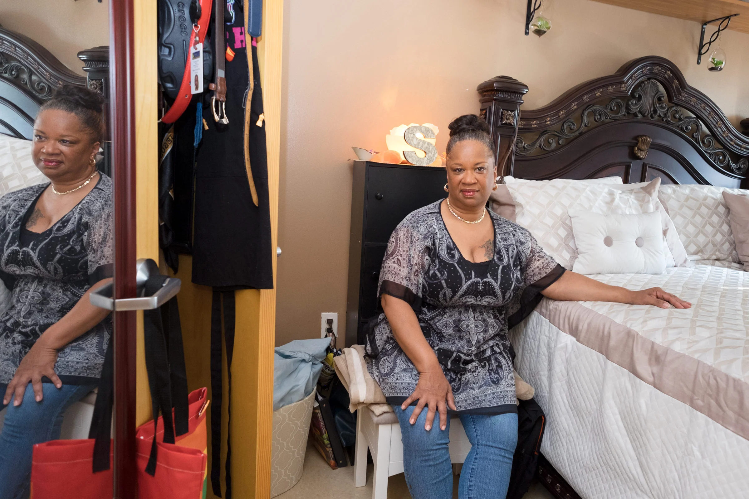 SHARON, 57, back in supportive housing seven years after her release. Corona, NY (2017) Sentence: 20 years to life Served: 20 years Released: May 2010 “My body tells me, I was in prison, but my mind tells me that I never spent a day there. I have this sense of freedom and a strong sense of feeling liberated. I am so in touch with my womanhood, of being a mom and a grandmother, a friend and a partner, a spirtitual sister. I’m in touch with all that . . . my room is a place of peace and a sanctuary to come home to every day. I love turning the key in my door.”