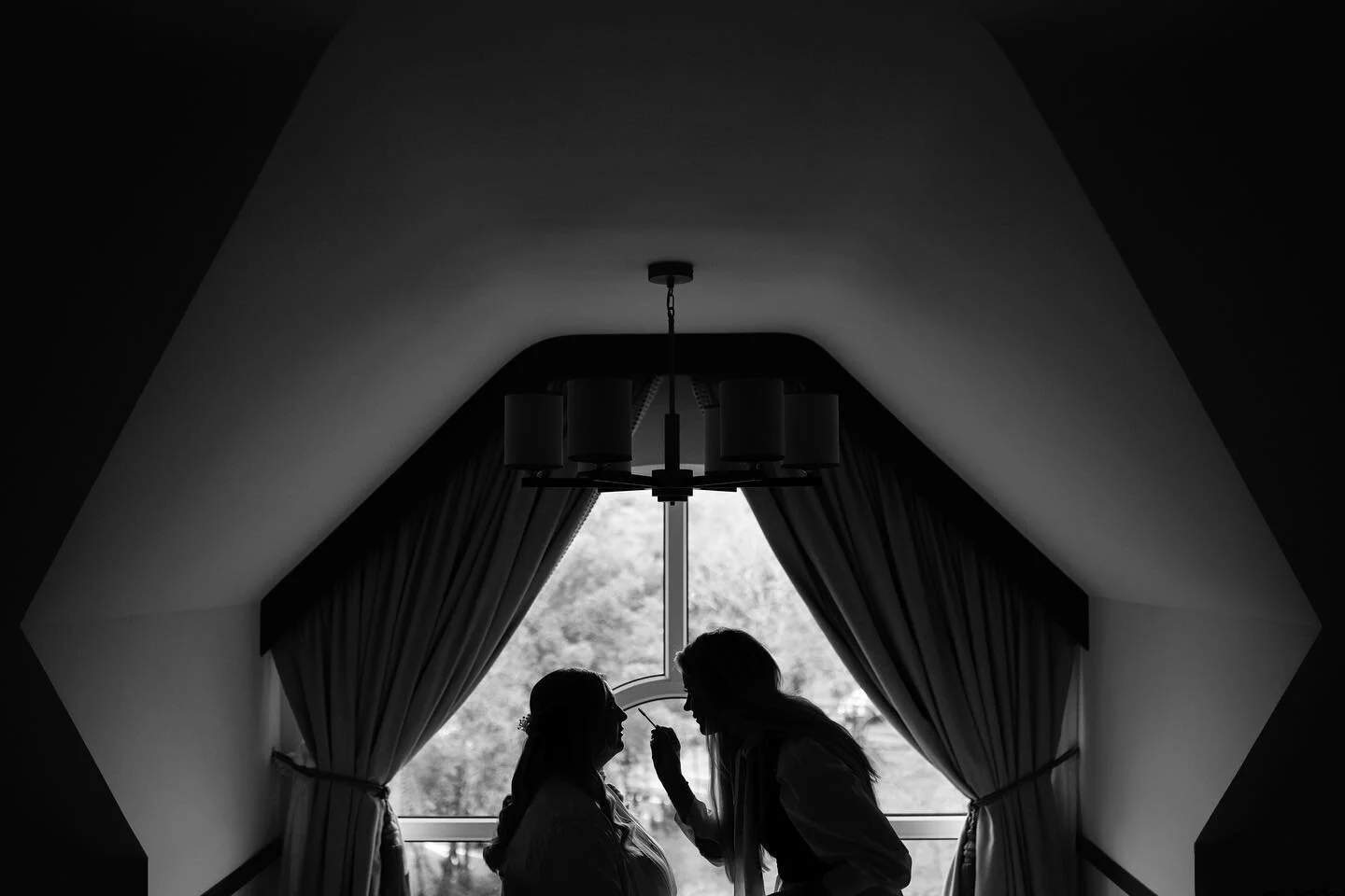 We are always watching the wedding guests to find little stories that are going on and at Fiona and Adam&rsquo;s wedding I spotted this man with his trusted camcorder documenting the entire day. What a Legend!
👰&zwj;♀️ @fionadoherty1393 
🤵&zwj;♂️ @