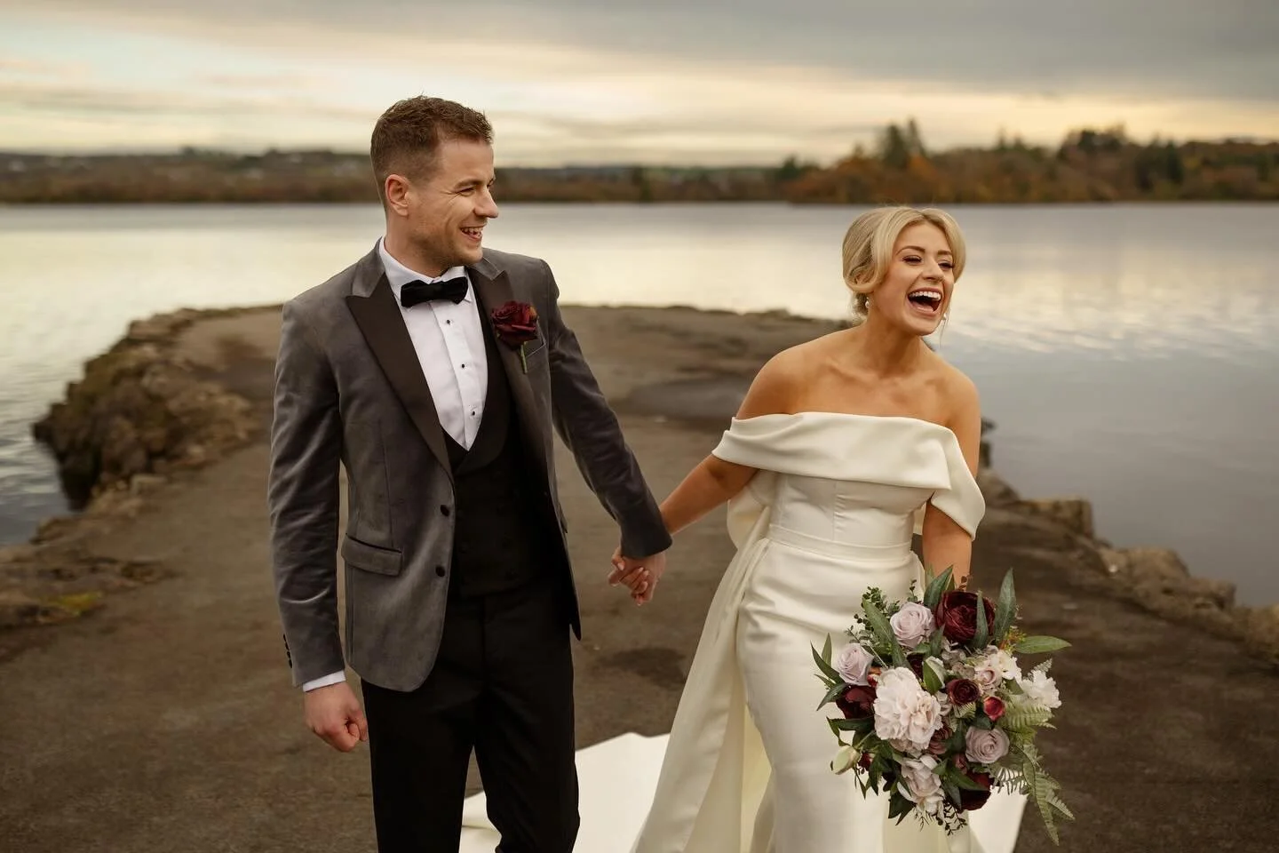 It&rsquo;s the little unexpected moments that truly count at a wedding and Alex &amp; Rory&rsquo;s day had those in abundance!
👰 @alexbell_93 
🤵&zwj;♂️ @rorycunn11 
📍 @harveyspoint @donegalwedding 
💄 @edenbeautyandskin 
💇&zwj;♀️ @aimeecorry.hair