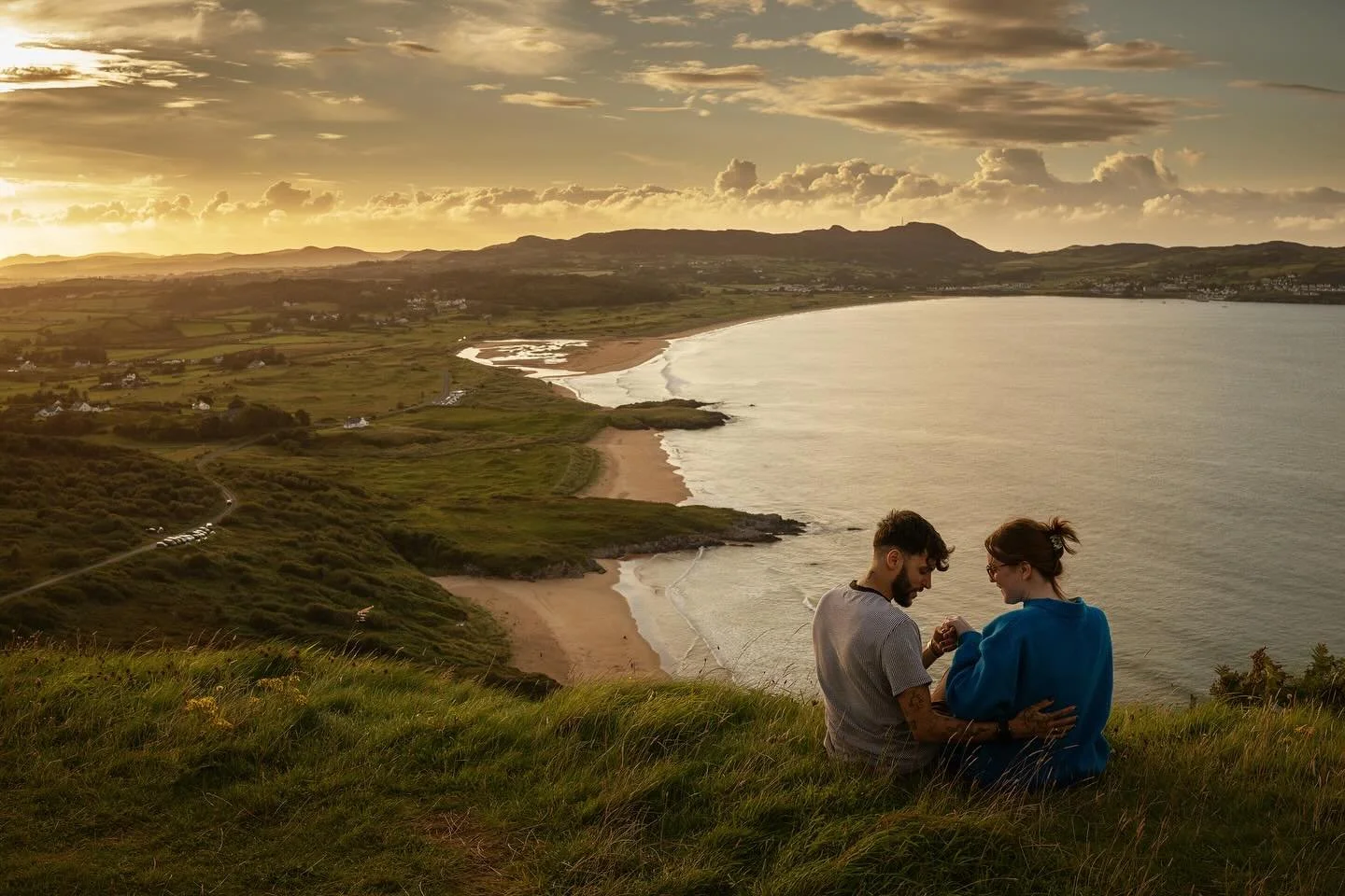 Had the privilege of capturing this beautiful proposal along the Donegal coast. Golden skies, happy tears, and a moment they&rsquo;ll never forget 💍✨

#engagement #donegal #weddingphotography #proposal