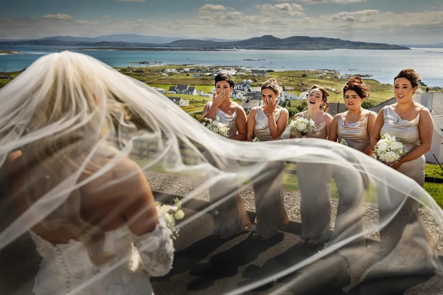 Arranmore Island weddings never disappoint! One of those dream days with @becky_simmons1 and @aidansimmons4 

📍 @waterfront_hotel_dungloe 
💄 @edelnealis 
💇&zwj;♀️ @lauramcginleyhairdressing 
🌺 @idowowdecor 
🎵 @meaganlucasmusic 
🎸 @theyetisband 