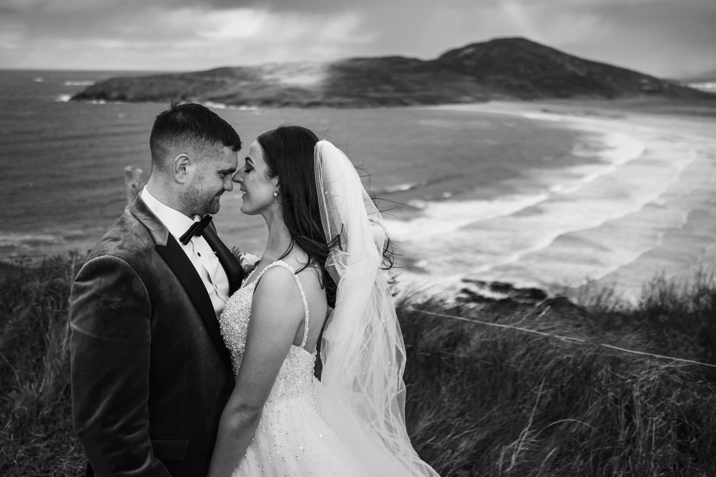 Proof that the best moments aren&rsquo;t posed!
These two were canoodling all day 😂
@_christine95 @christophermoffitt 

📍 @mounterrigalhotel 
💄 @meghanlairdhair_makeup 
🌺 @gail.flowerdesigns 
🍰 @neds_bakehouse 
🎵 @kellimcgrorymusic 
🎸 @shanemc