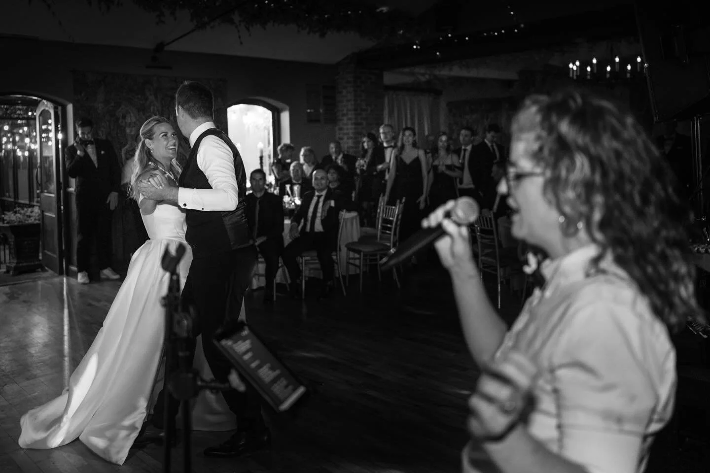 Sydney and Jamie flew in from Canada to throw an amazing wedding in the incredible @barberstowncastlehotel with @thecazettes 🎤 

@sydneyviictoria 
@storyandstyle_floraldesign 
@patdunnecelebrant 
@tiltedveilbride 
@hellojessyjo_mua