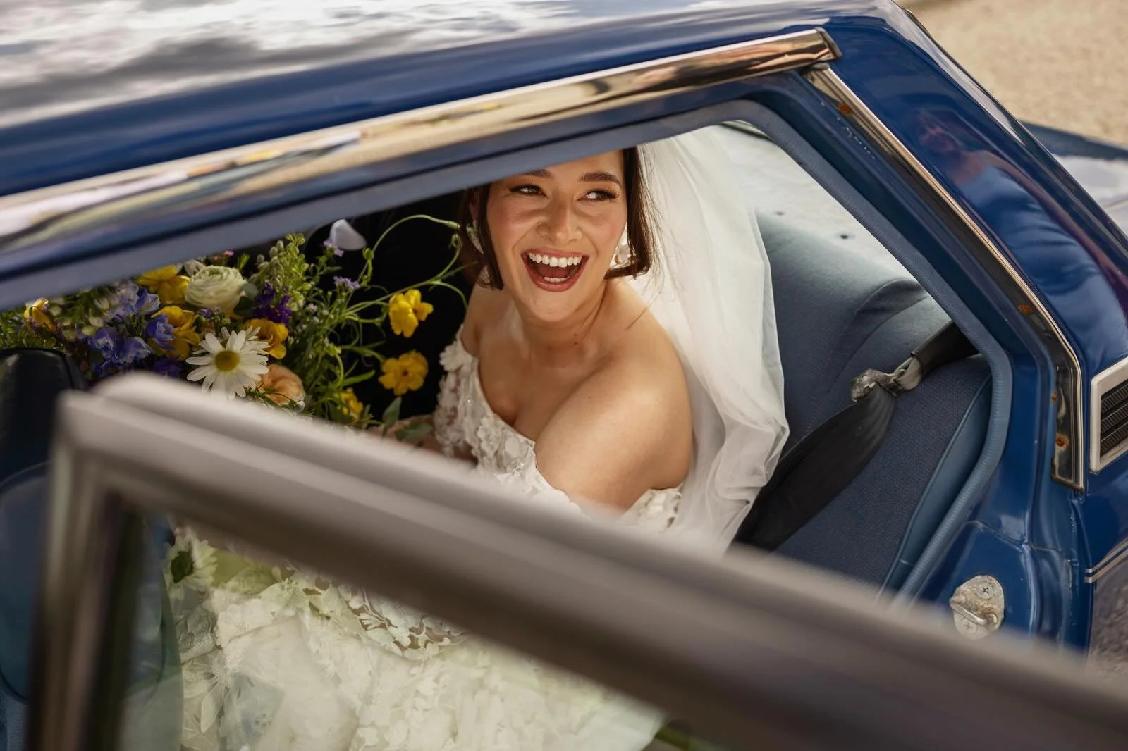 My favourite things to photograph at a wedding is life, energy and emotions and this wedding had it all in abundance!
@sarahcarroll929 @darren_maciomhair 

📍 @anchuirtgweedorehotel 
🧙 @teambride.ie 
🪡 @goldenneddles 
💄 @jadespillanemakeup 
💇&zwj