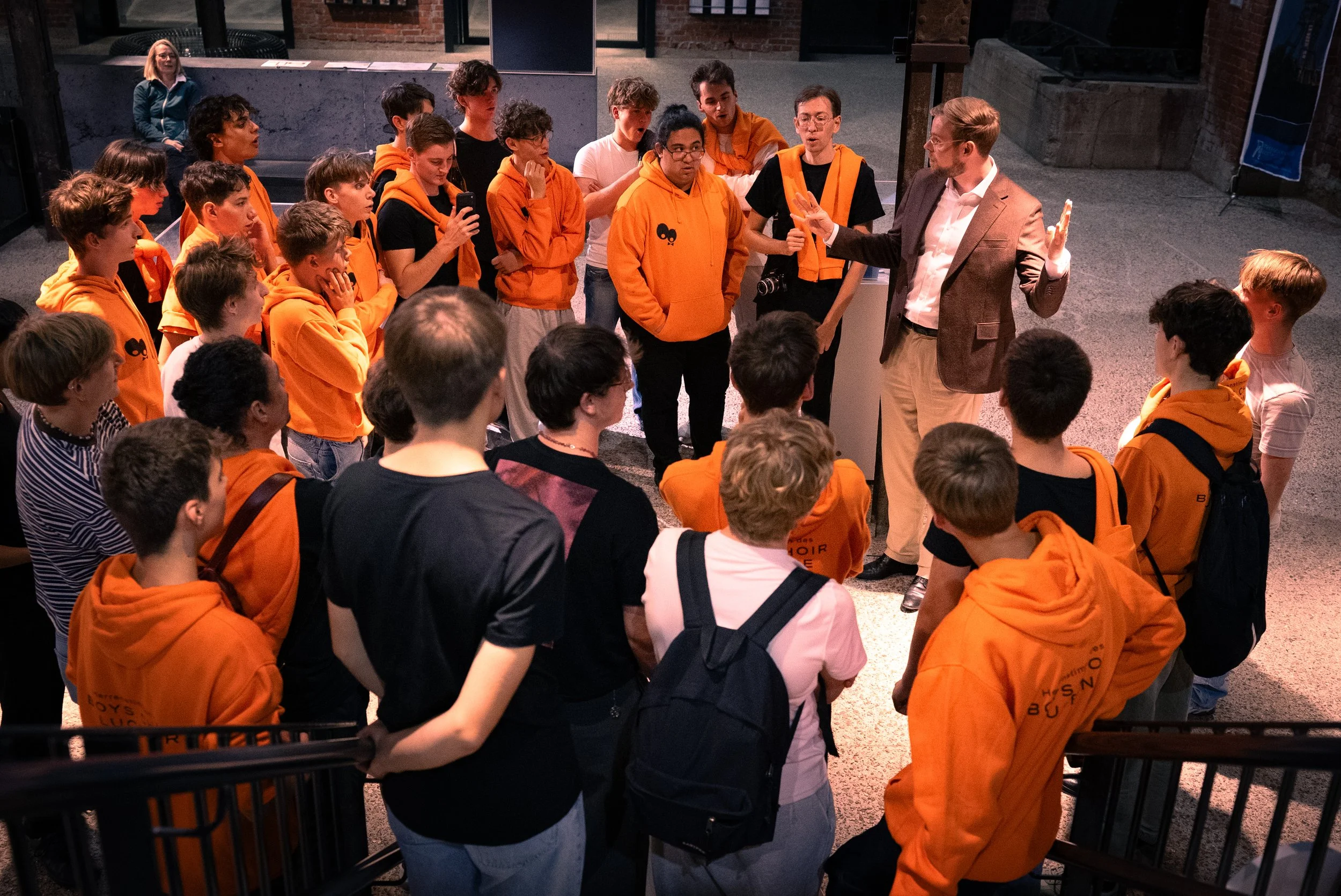  Gemeinsames Singen mit Jurymitglied und in situ Chorleiter Jonas Rasmussen 