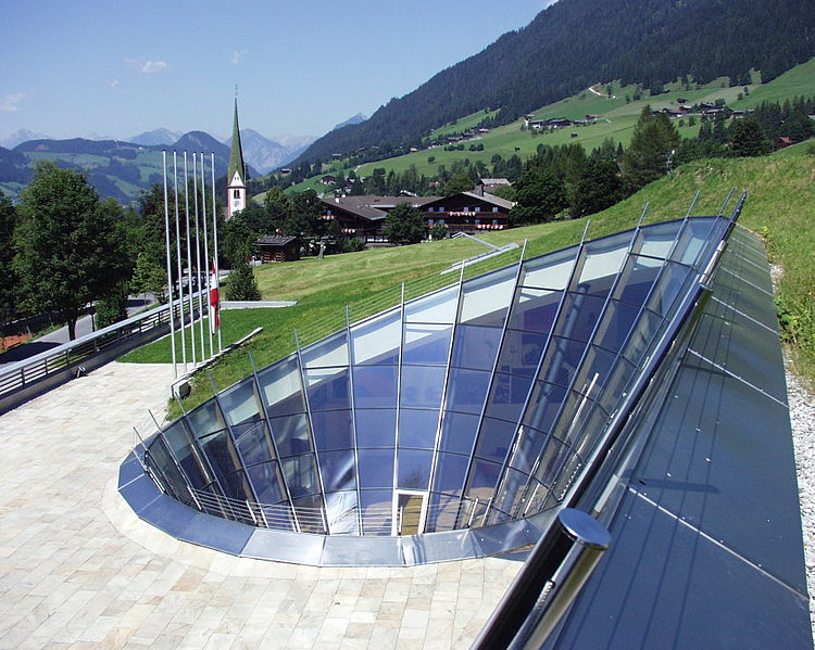 Alpbach Conference Center. Wikimedia / Zátonyi Sándor (ifj.) Fizped