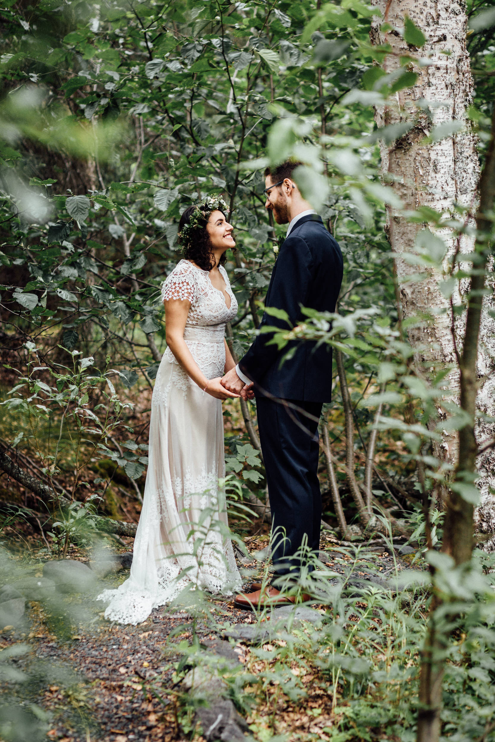Sweet moment between couple in Cooper Landing forest