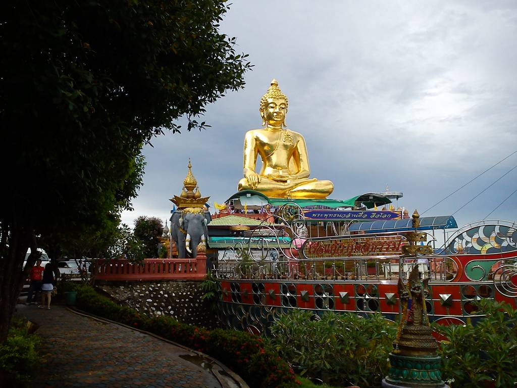 "Most people are Buddhist, so there are temples everywhere and people are very patriotic towards the country and king," explained Catleya.