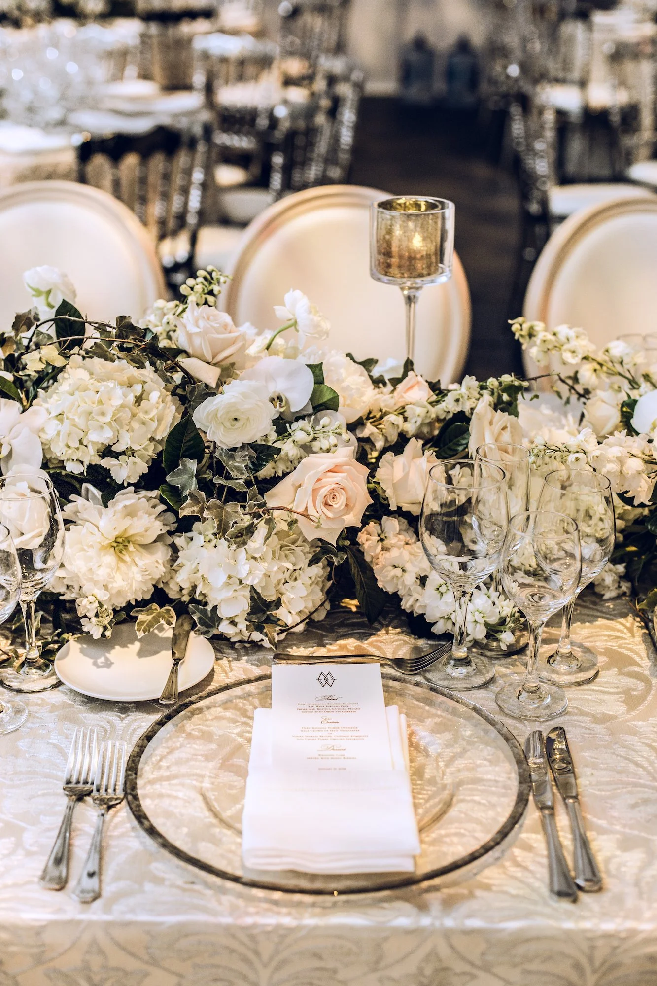 EMBRACING TIMELESS ELEGANCE: THE CLASSIC WEDDING TREND REVIVAL
