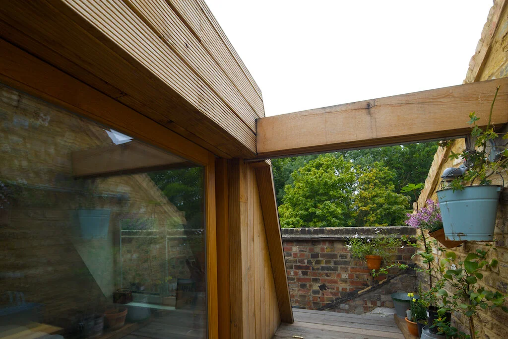 LG Cadogan Terrace TG 0711 11.jpg