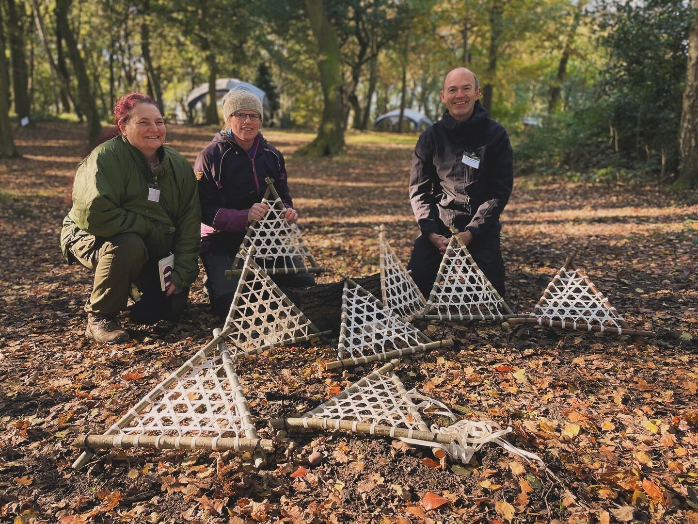 Snowshoe weaving was a really fun and new workshop for me to deliver, I think given these excellent participants all wove their own triangles within the 90 minute session hails it a success. Looking forward to running more classes for @iolbushcraftpp