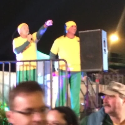 A blurry Rudy and John seeing the runners off at the start!