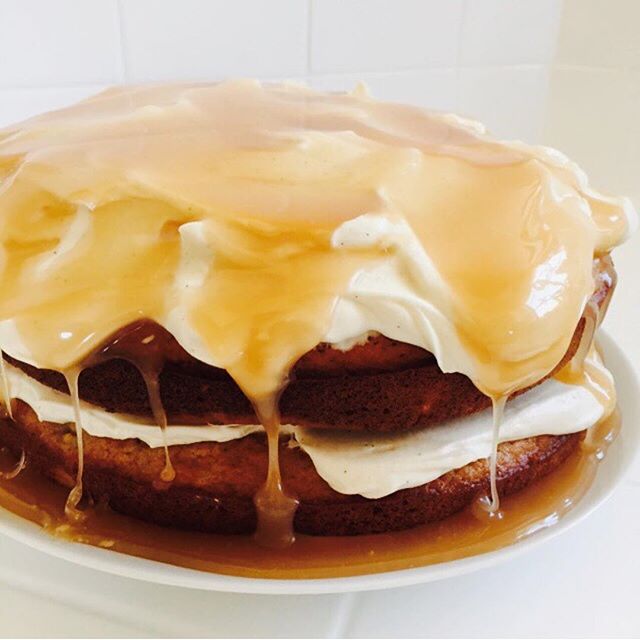 Thank you to everyone that's purchased a ticket for the upcoming LA Cake Club! Here's a cake by member @hellorachelgarcia, a delicious banana and honey layer cake with salted run caramel. 😍 Get your ticket at bit.ly/lacakeclub9 or the link in our pr
