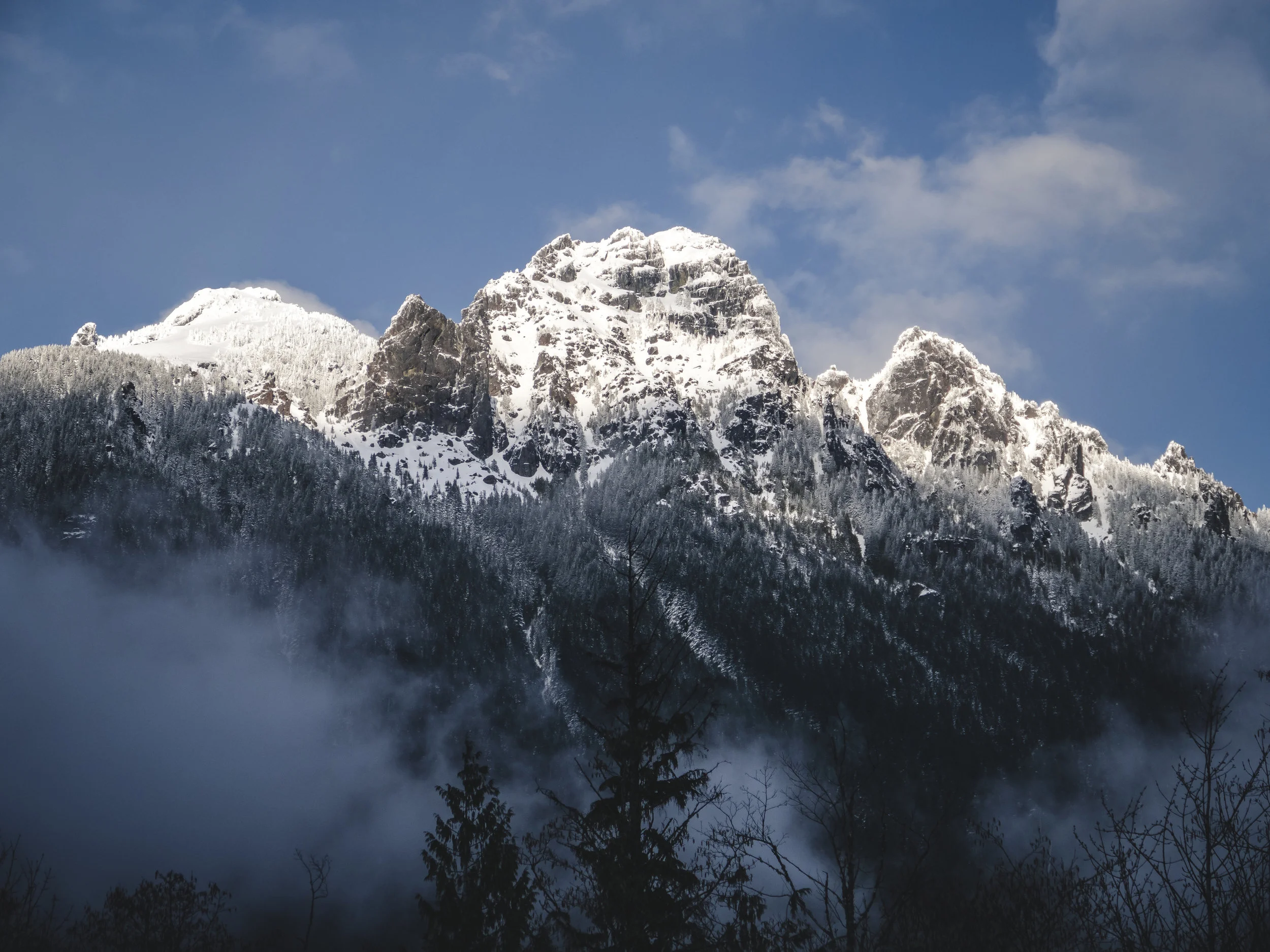 Washington_Roadside_View_of_Snowy_Rock_Mountain.jpg